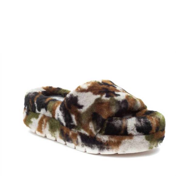 NEW J/SLIDES bryce shearling slippers in camo - Picture 2 of 3
